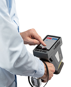 SPECTRO xSORT User taps on display